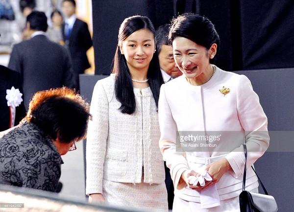 Công chúa Kako tham dự 1 sự kiện cùng mẹ, Công nương Kiko. Ảnh: GettyImages.
