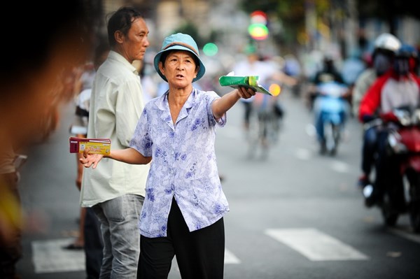 Đội ngũ phe vé hoạt động sôi nổi vì cũng không có mấy dịp sân Thống Nhất mới có được trận đấu hấp dẫn, thu hút người xem. Kể từ khi CLB Xuân Thành Sài Gòn giải tán vào cuối năm 2013 thì cho đến này TPHCM không còn đội bóng đỉnh cao nào góp mặt ở giải V.League nên sân Thống Nhất trở nên buồn tẻ, đìu hiu giữa lòng thành phố hơn chục triệu dân