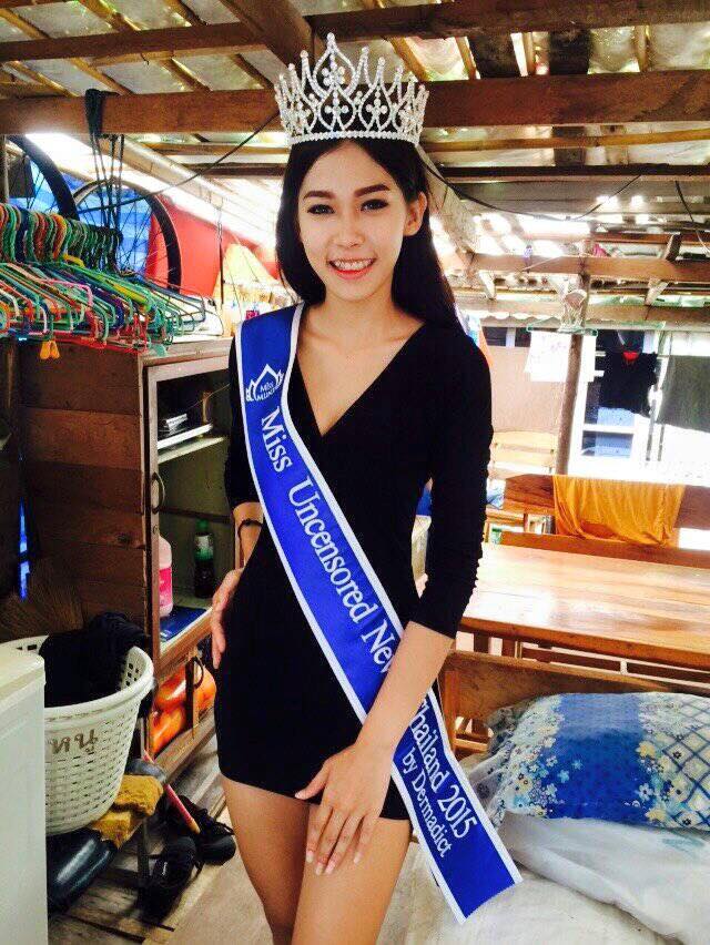 
Với việc giành ngôi vị cao nhất trong cuộc thi Miss Uncensored News Thailand 2015, cuộc sống của Mint đã bước sang 1 ngã rẽ mới với nhiều hy vọng, dự định mới.
