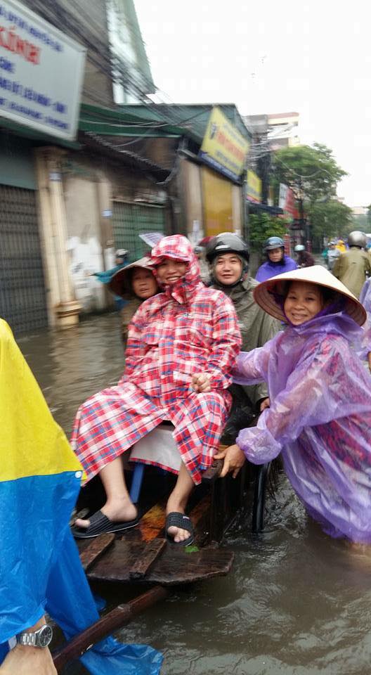 
Hình ảnh đáng nhớ nhất trong ngày mưa to ở Hà Nội (Nguồn ảnh: Ngoc Khanh Nguyen).
