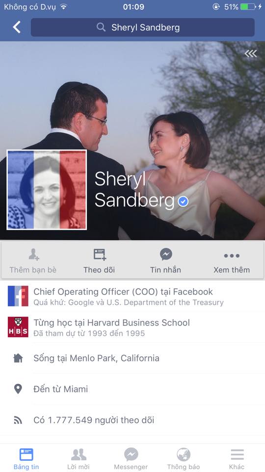 
Bà Sheryl Sandberg - COO của Facebook cũng đã thay đổi màu nền avatar
