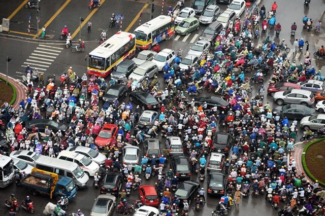 Xe máy bị nhiều người cho là nguyên nhân dẫn tới ùn tắc, rối loạn trong giao thông tại Việt Nam.