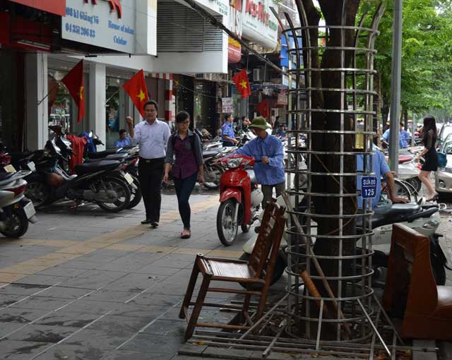 nguoi dan thu do trang bi “ao giap” bao ve sua do - 14