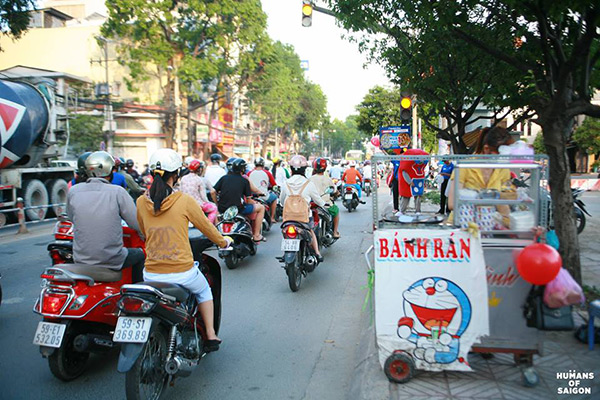 Chị Ba  cô gái chuyển giới bán bánh rán ở Sài Gòn