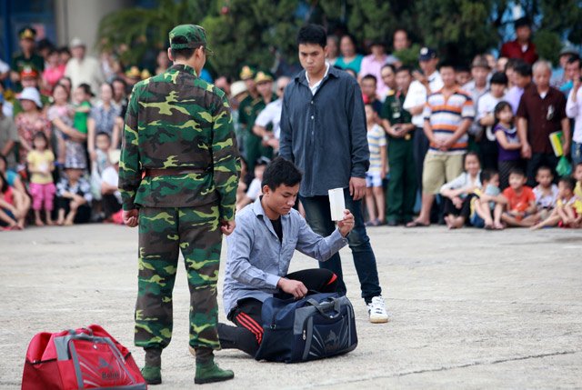 xem cho nghiep vu tim ma tuy, danh hoi nguoi o thu do - 14