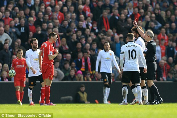 Đầu hiệp 2, Gerrard được tung vào sân. Nhưng chỉ chưa đầy một phút có mặt, anh đã dinh thẻ đỏ.