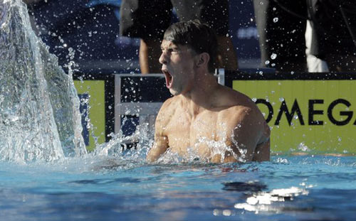 Michael Phelps đã đáp lại lời thách thức bằng thành tích đầy thuyết phục.