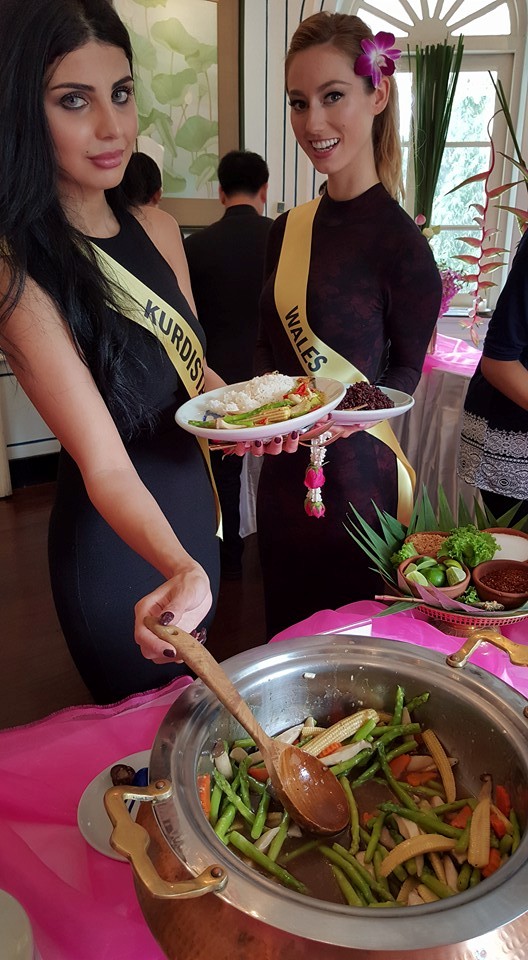 
Bức ảnh chứng minh Leyli Chupani ăn uống hết sức bình thường tại cuộc thi.
