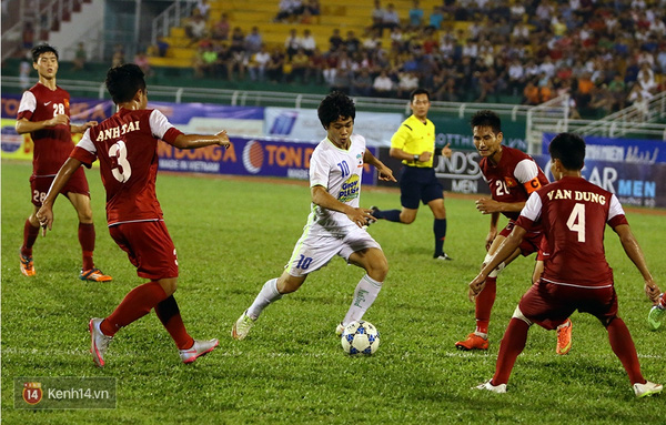 Phút 78, Công Phượng tiếp tục tỏa sáng với pha solo qua vòng vây các cầu thủ U21 Việt Nam và dứt điểm làm tung lưới thủ môn Quang Tuấn. Bàn thắng đẳng cấp giúp U21 HAGL quân bình tỷ số 2-2.