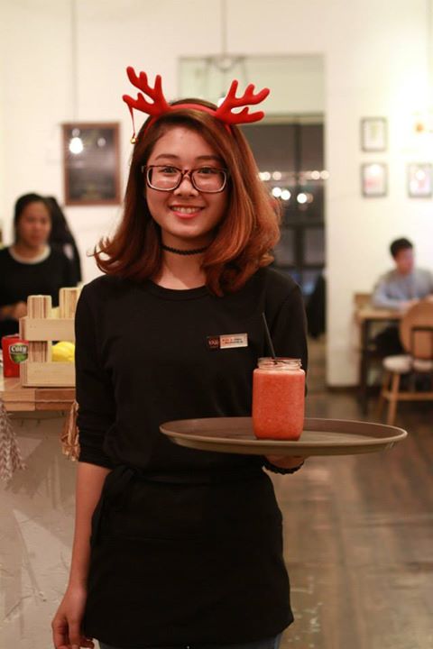 Dạo một vòng cafe Hà Nội, ngắm nhân viên nữ cực... dễ thương 16