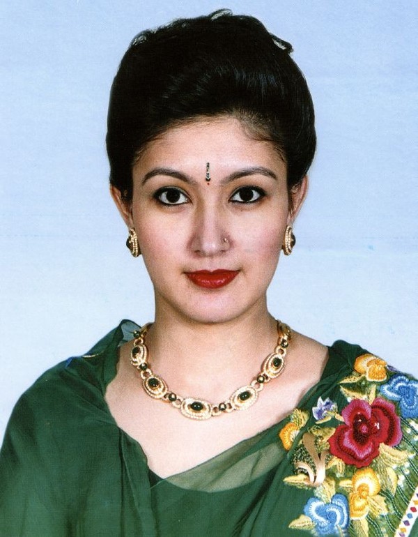 Sinh ngày 1/10/1976, Công nương Himani được mệnh danh là một “Diana phương Đông” khi có một nền tảng giáo dục tốt, khí chất cao quý, được nhiều người dân Nepal yêu quý.