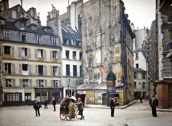
Paris 100 năm trước sôi động nhưng vẫn rất thanh bình. 
