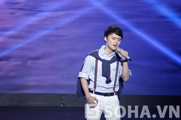 Phát huy khả năng hát pop ballad, Ngọc Sang ghi danh vào vòng tiếp theo với phần thể hiện tròn trịa ca khúc Để nhớ một thời ta đã yêu.