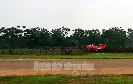 
Trở về sân bay hạ cánh an toàn.
