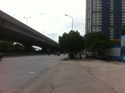 
Mặt đường Nguyễn Xiển
