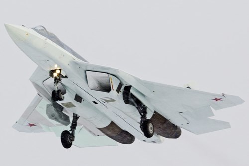 
Thứ trưởng Quốc phòng Nga Yuri Borisov ngày 8/12 cho biết, công đoạn bay thử nghiệm đối với T-50 gần như hoàn tất, sẵn sàng cho việc bay thử nghiệm với các thiết bị điện tử mới cũng như vũ khí chiến đấu.
