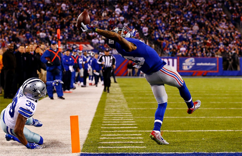 Odell Beckham cố gắng bắt bóng