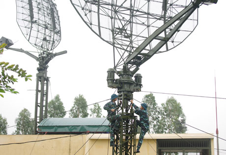 Hai vợt đài radar Kasta-2E2 của Việt Nam. Ảnh: Quân đội nhân dân