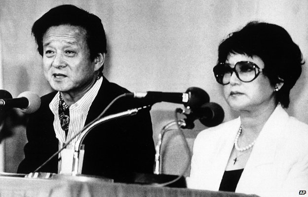 Vợ chồng ông Shin Sang-ok và Choi Eun-hee năm 1989 sau khi trốn thoát khỏi Triều Tiên. Ảnh: BBC.