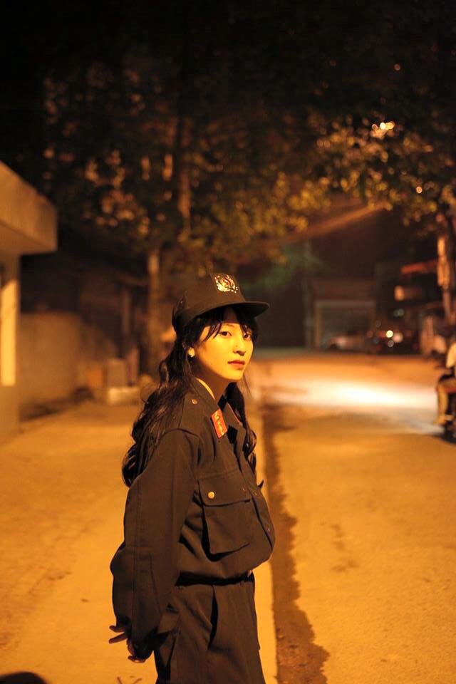 Phương Anh xinh đẹp trong trang phục cảnh sát