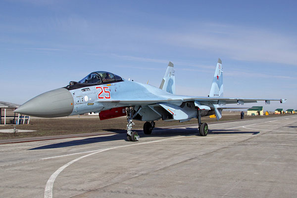 Quá trình sản xuất loạt Su-35 bắt đầu từ năm 2006. Tiêm kích này được trang bị nhiều công nghệ tiên tiến.