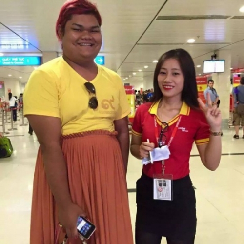 Ban đầu, nhiều dân mạng còn bán tín bán nghi nhưng sau đó, những hình ảnh một số bạn trẻ check-in với Happpy Polla tại sân bay Tân Sơn Nhất đã khẳng định điều đó là sự thật.