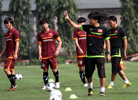Thầy trò Miura vẫn đang rất buồn sau thất bại trước U23 Myanmar.