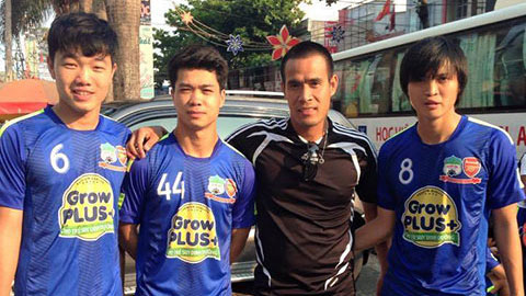 Công Phượng xuống tóc trước trận gặp Đồng Nai ở vòng 10 V-League.
