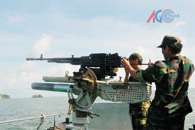 Súng máy hạng nặng NSV cỡ 12,7 mm đang dần thay thế vị trí của DShK trong biên chế Quân đội nhân dân Việt Nam.