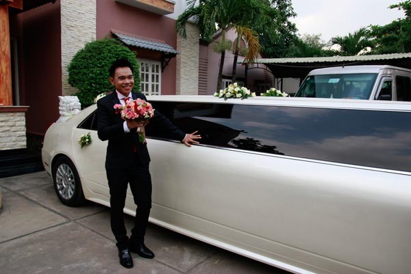 Siêu xe Cadillac CTS Limousine dùng để rước dâu của anh