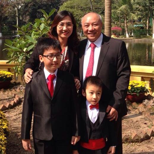 Được biết, chồng của BTV Vân Anh là PGS.TS PGS.TS Nguyễn Văn Thạch. Hiện đang làm Phó Giám đốc Bệnh viên Hữu Nghị Việt Đức.