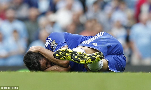 Diego Costa vô cùng đau đớn.