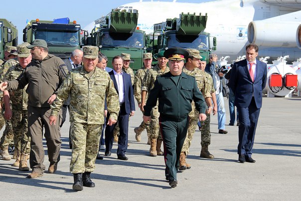 Các quan chức chính phủ Ukraine tham dự buổi lễ đặc biệt này.