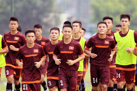 
U19 Việt Nam phiên bản 2015 chịu nhiều thua thiệt so với lớp đàn anh ngay trước đó.
