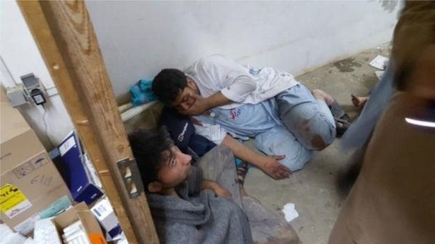 
Các nhân viên của MSF tại bệnh viện bị sốc sau vụ ném bom.
