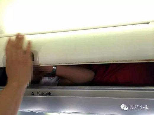 
Hành động quái đản diễn ra trên các chuyến bay của Công ty hàng không Côn Minh đang được chia sẻ mạnh mẽ trên mạng xã hội Trung Quốc.
