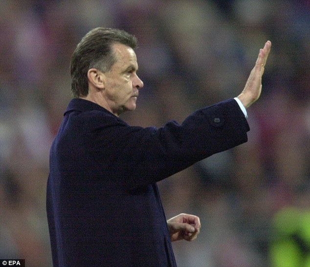 
HLV Ottmar Hitzfeld và các cầu thủ Bayern Munich biết chấp nhận hiện thực để đứng dậy nhanh sau thất bại.
