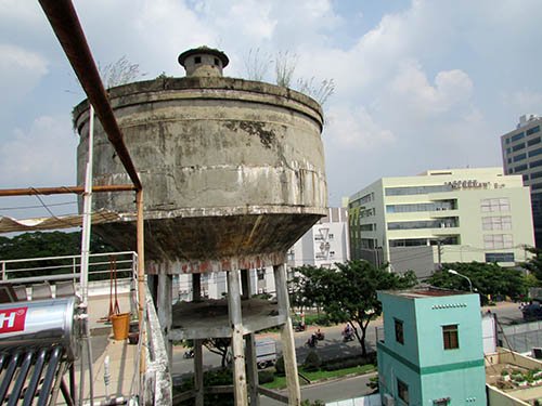 
Thủy đài này cao ngang một tòa nhà 5 tầng.
