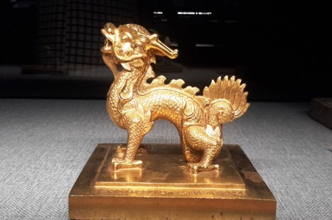 
Tượng Rồng trên ấn “Đại Nam hiệp kỷ lịch chi bảo” bằng vàng thời Nguyễn.
