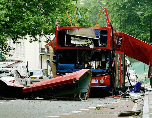 
Hiện trường vụ đánh bom ở London năm 2005.
