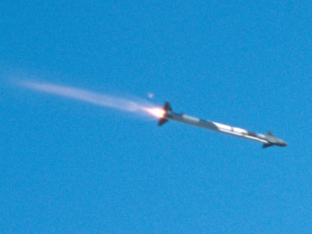 
Theo giới thiệu từ nhà sản xuất, Sidewinder là một trong những loại tên lửa không đối không hiện đại nhất thế giới hiện nay. Tên lửa được thiết kế để trang bị trên chiến đấu cơ và cả trực thăng. 
