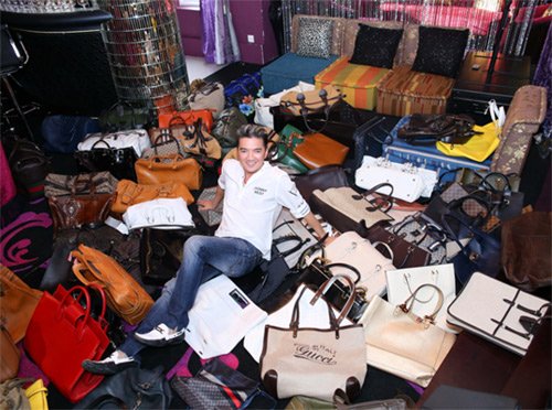 
Bộ sưu tập túi xách, giày dép, quần áo, trang sức của Mr. Đàm có giá bằng 2 căn nhà mặt tiền.
