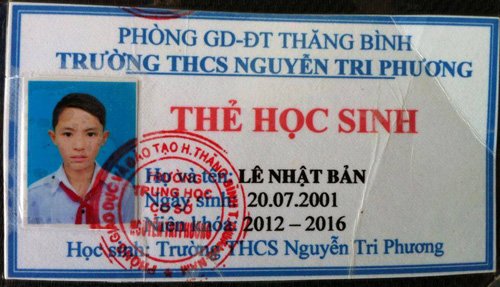 
Thẻ học sinh của hai em Nhi và Bản.
