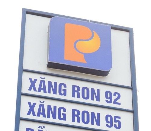 
Biển báo mặt hàng kinh doanh sử dụng logo Petrolimex đã đăng ký bảo hộ nhãn hiệu
