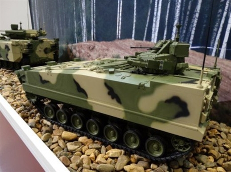 Tại triển lãm vũ khí và đạn dược RAE-2015 vừa qua, Nga đã chính thức giới thiệu mô hình của 3 biến thể đầu tiên trong gia đình Kurganets-25 bao gồm xe BMP B-11 (object 695), APC B-10 (object 693) và một mô hình xe cứu kéo bọc thép.