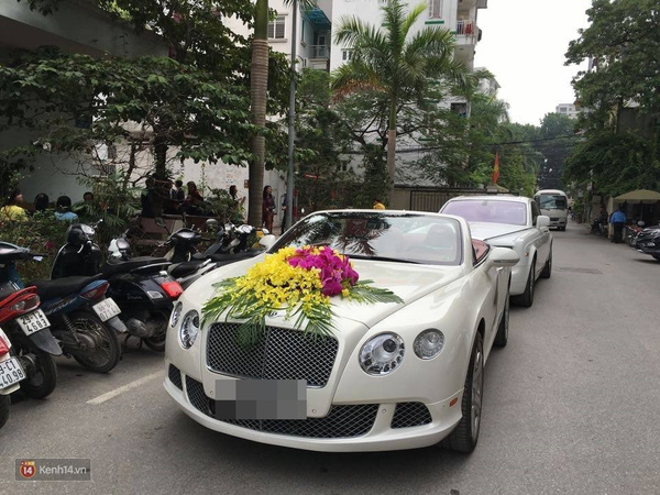 Cận cảnh xe Bentley rước dâu 