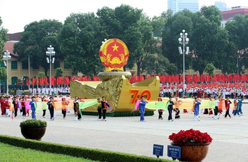 
Chương trình mít tinh, diễu binh, diễu hành hoành tráng tại quảng trường Ba Đình lịch sử diễn ra sáng 2/9/2015. Ảnh: Như Ý.
