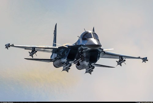 
Su-34 được đánh giá là một trong những chiếc máy bay tiêm kích bom hàng đầu thế giới hiện nay.
