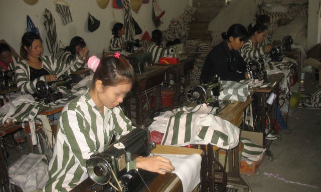 Một góc phân xưởng may ở phân trại nữ.