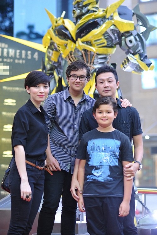 
Gia đình hạnh phúc của chàng MC Anh Tuấn
